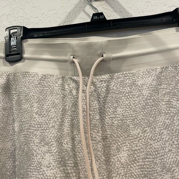 Athleta Venture Printed Jogger Pants Viper Gray Plus Size 14 - Picture 7 of 7